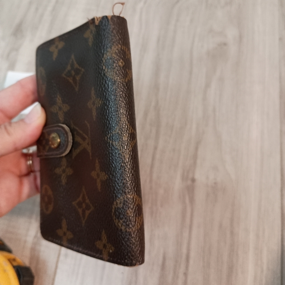 LOUIS VUITTON French Kisslock Wallet | Monogram - Picture 6 of 16